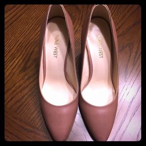 ‼️SOLD‼️Nine West -wood block pumps-3inch heels-taupe